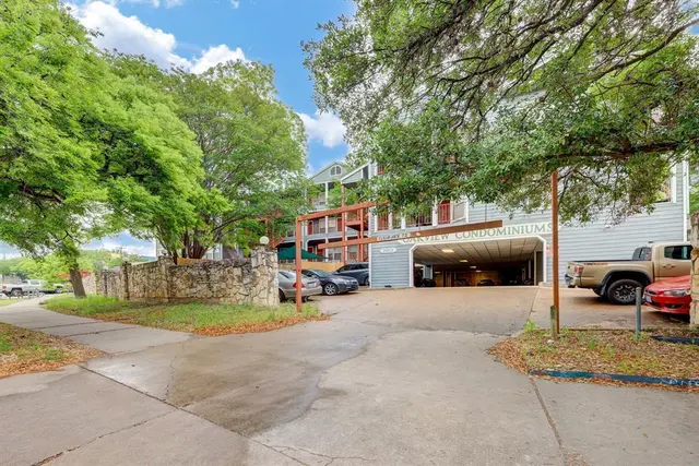 2901 San Jacinto Blvd #204