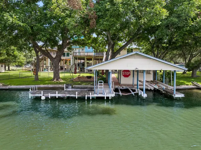 160 Lakeside Dr