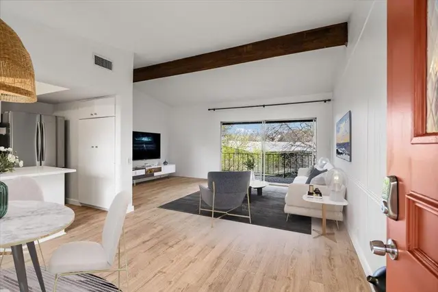 1304 Mariposa Dr #206