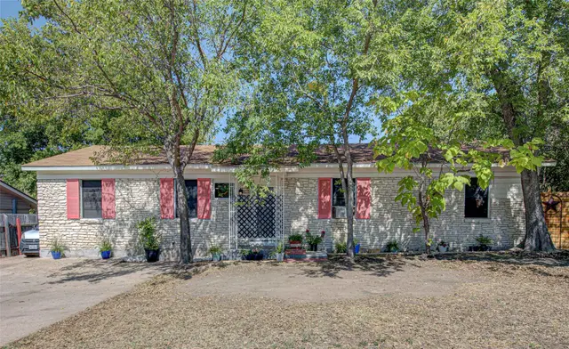 110 W Saint Johns Ave