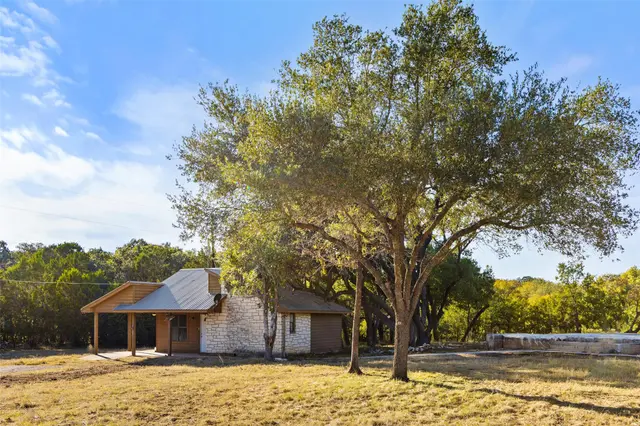 205 Mesquite Trl