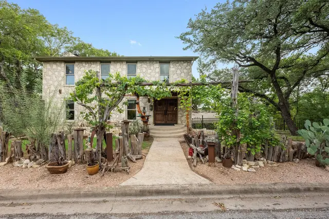 402 Bear Canyon Dr