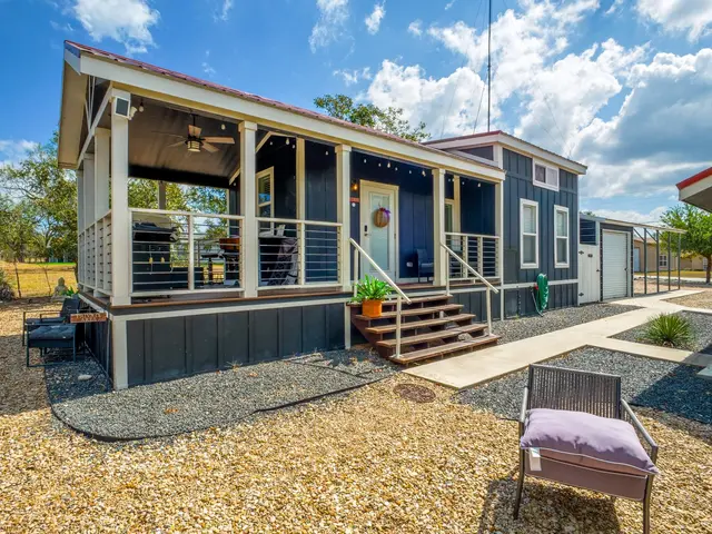 4113 Hermosa Dr