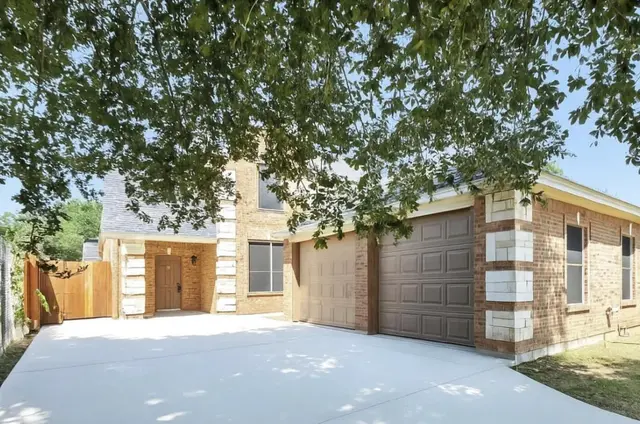 619 Comal Ave