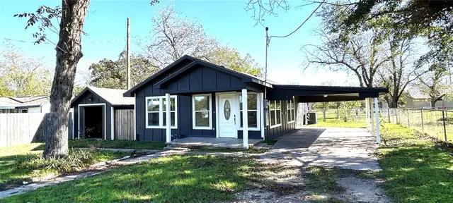 635 White Ave
