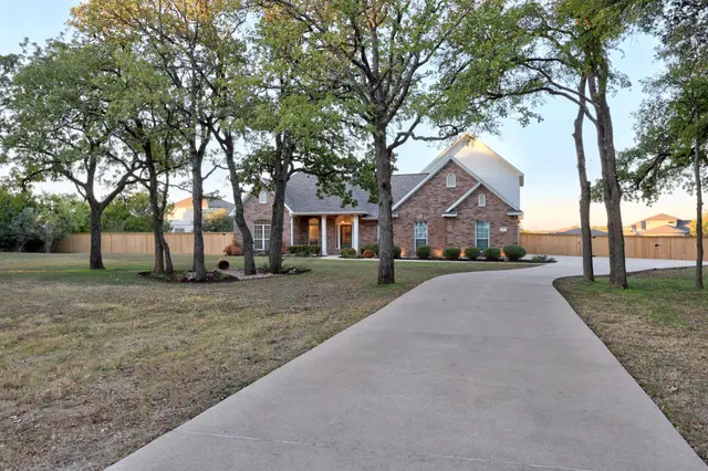 116 Oak Plaza Dr