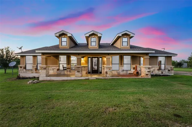 108 Whispering Pines Dr