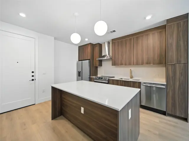 1701 Simond Ave #302