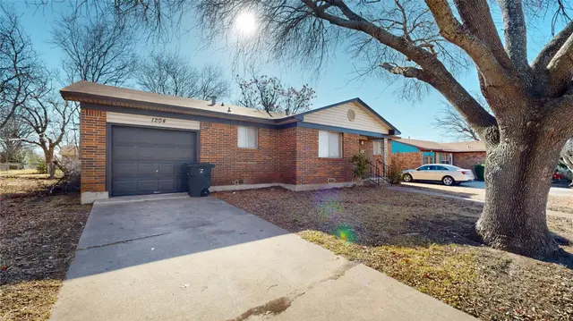 1204 Cedar Dr
