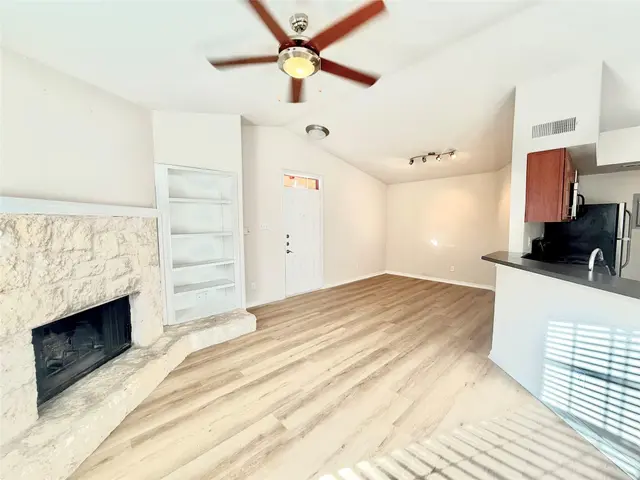 6804 N Capital of TX Hwy #824