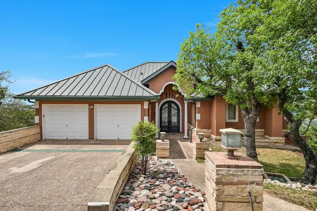 695 Sunset Dr