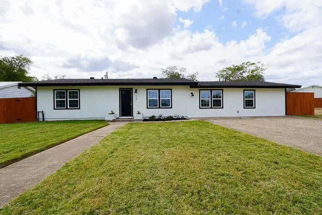 913 Hander Ln