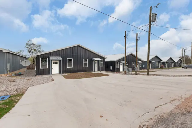 870 & 872 Waco St