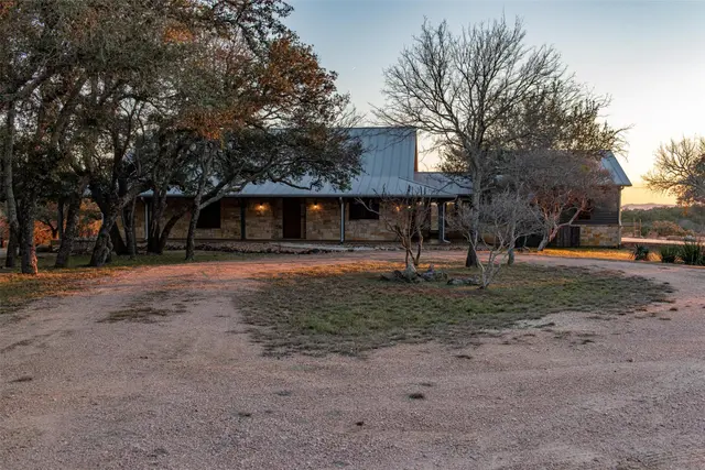 1250 Rocky Hollow Dr