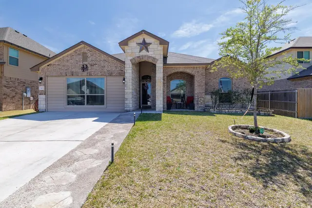 302 Paddock Ln