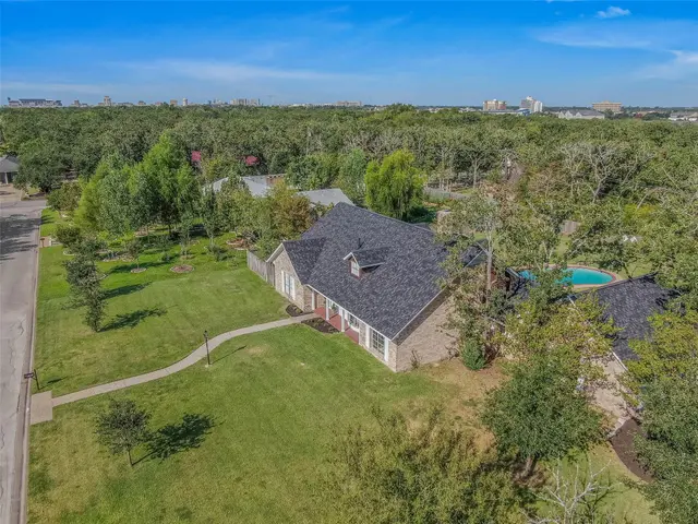 1403 Post Oak Cir