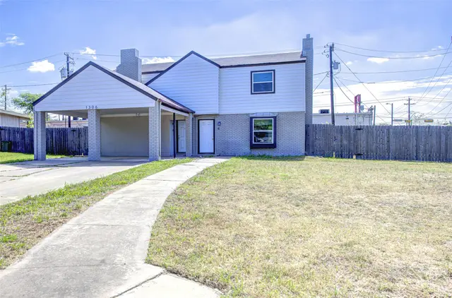 1306 E Saint Johns Ave