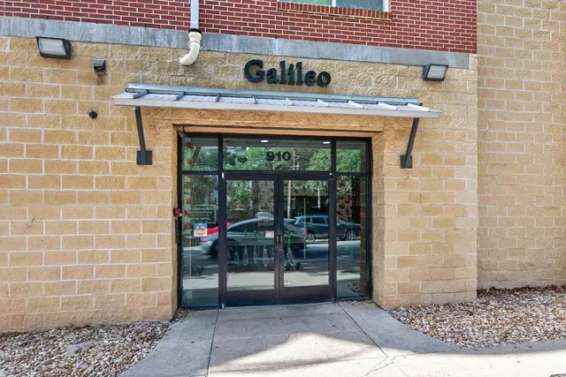 910 W 25th St #406