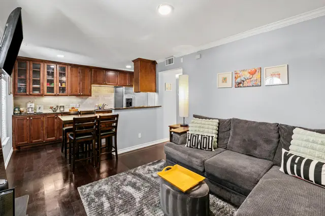 407 E 45th St #116