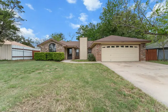 2504 Lazy Ridge Dr