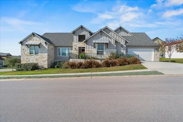 609 Dancing Oak Ln