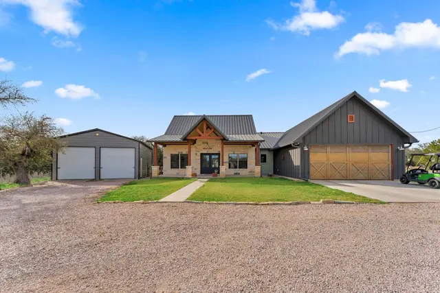 109 Lavonna Fox Dr