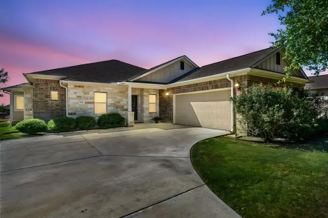 104 Estrella Ln