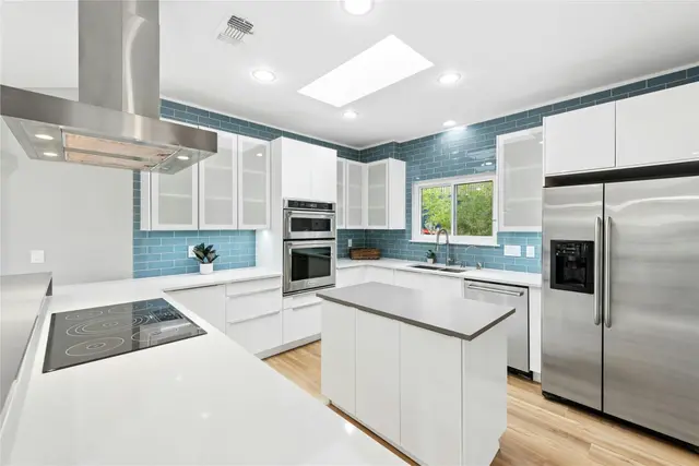 304 Palos Verdes Dr