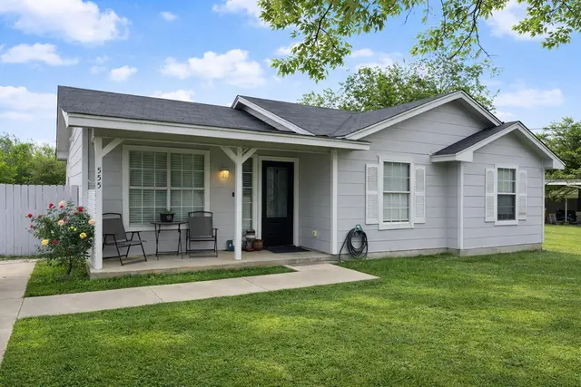 555 Live Oak Dr