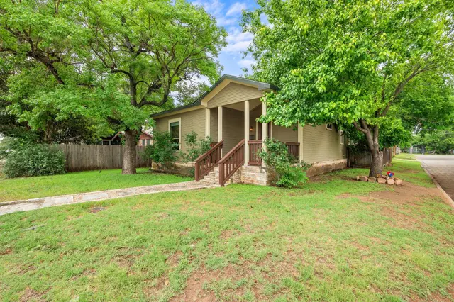 111 Adam L Chapa Sr St