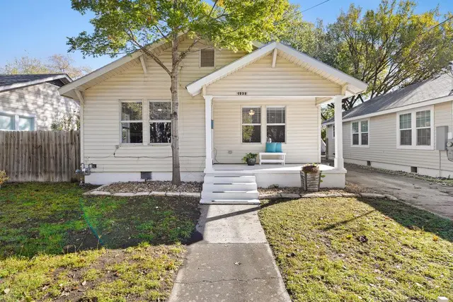 1223, 1223 1/2 & 1225 S Austin Ave S