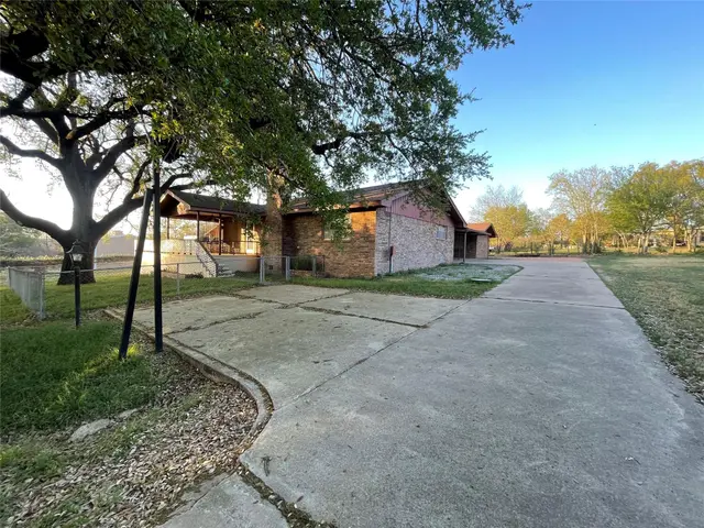 4317 River Oaks Dr