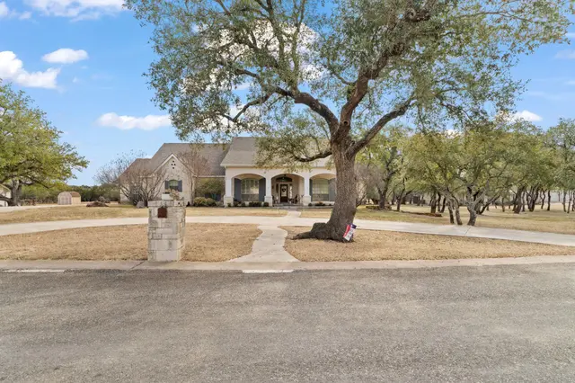 203 Circle Oaks Dr