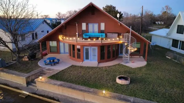746 E Island Dr