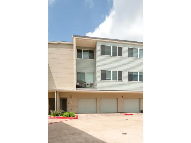 604 N Bluff Dr #205