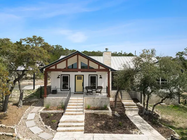 631 Lakeside Dr