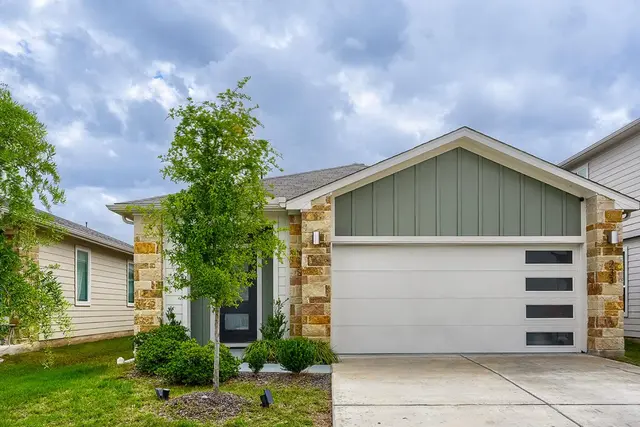 233 NEW HAMPTON Way