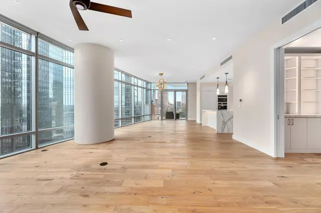 200 Congress Ave #15E