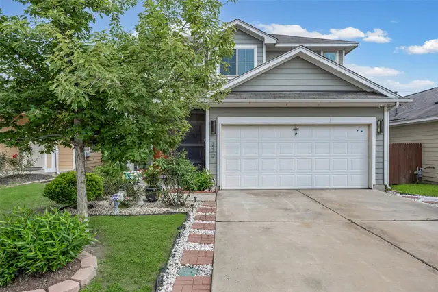 250 Twisted Oaks Ln