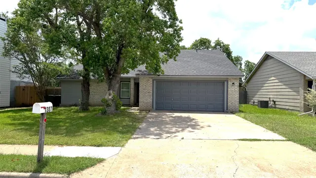 1307 Wroxton Way