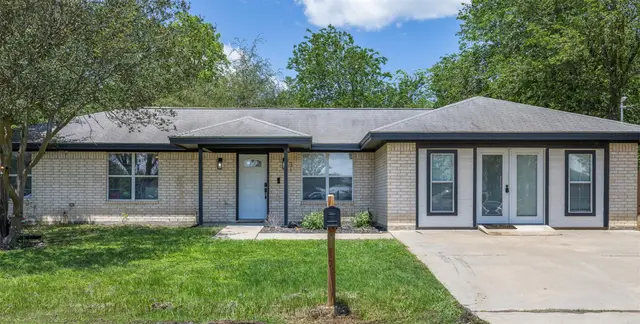 312 Holcombe Dr