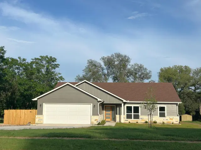 1415 Bluebonnet Dr