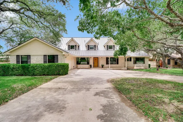 56 Woodcreek Dr