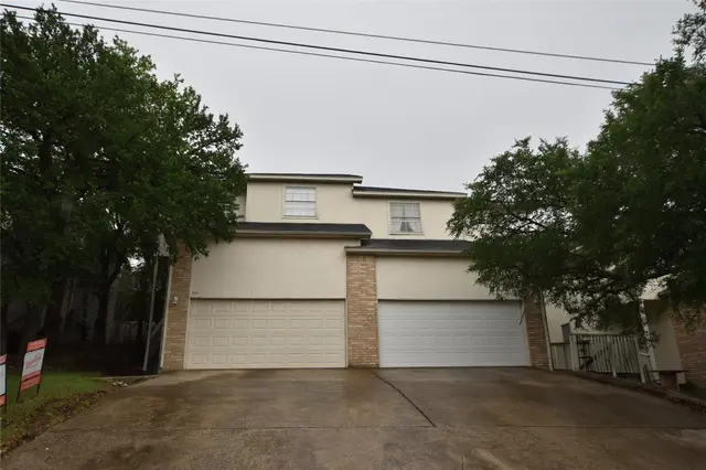 921-923 Sagewood Trl
