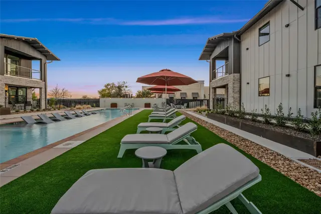 634 Central Pkwy #1201