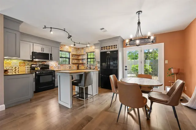 12103 Mill Holw