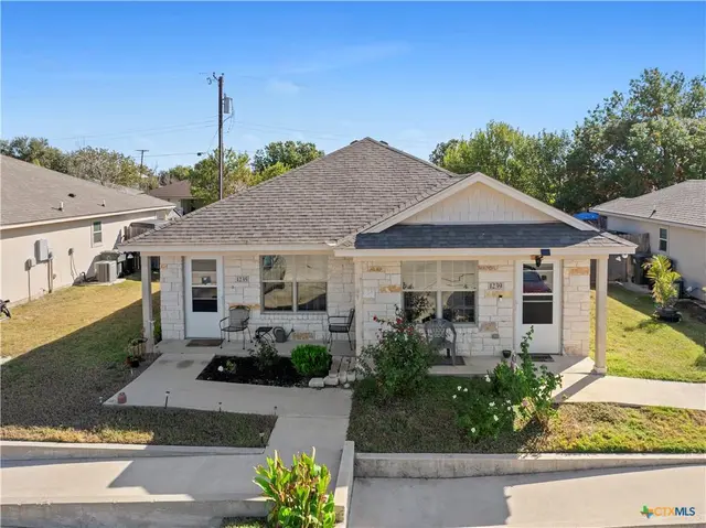 1239 Honor Ln