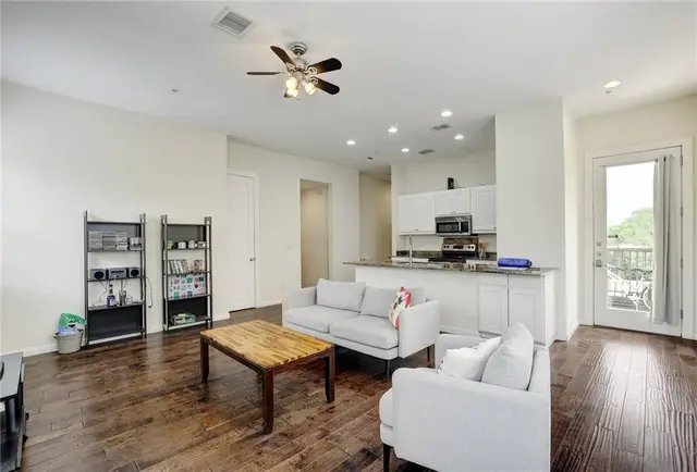 2708 San Pedro St #301