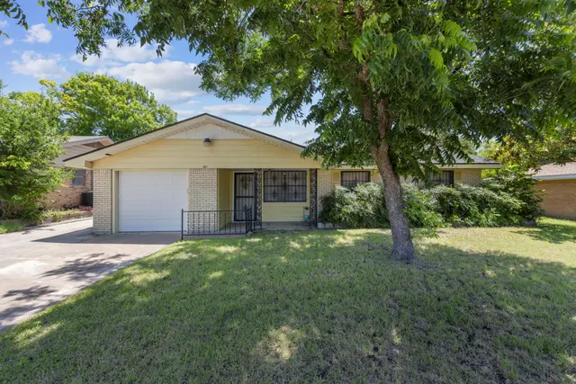 3817 Lancelot Ln