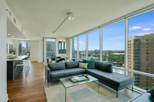 300 Bowie St #1403